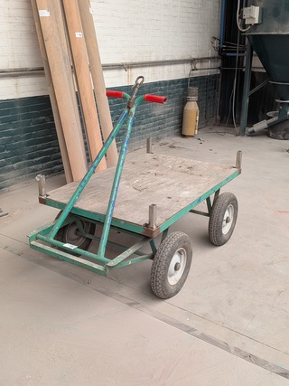 Transportwagen op luchtbanden