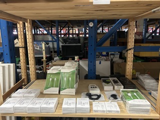 Ca. 100 Partij diverse telefoon/horloge accessoires W.o. Spigen, Mobip