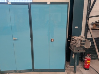 Werkplaatskast met inhoud