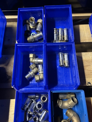 Ca. 23x Stapelbak met diverse koppelingen