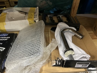 6x Badkamer/sanitair accessoires en toebehoren w.o. waskom, kraan