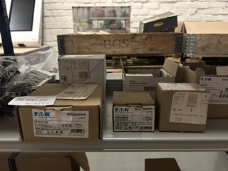 3x Inhoud stellingvak bouwmarkt artikelen W.o. ETN, Inim