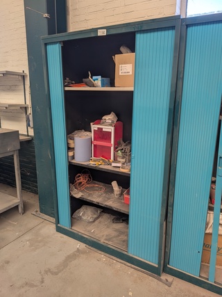 Lameldeurkast met inhoud