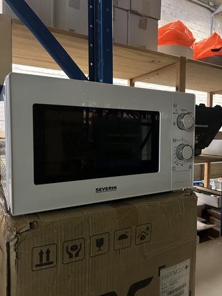 Partij huishoudelijke artikelen w.o. magnetron W.o. Brabantia, Severin