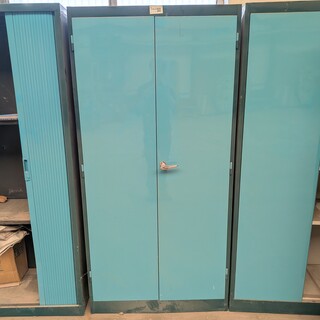 Werkplaatskast met inhoud