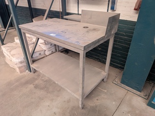 Metalen werkbank met 3x wandschap