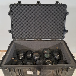 Diverse camera lenzen in koffer