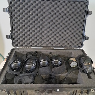 Diverse camera lenzen in koffer
