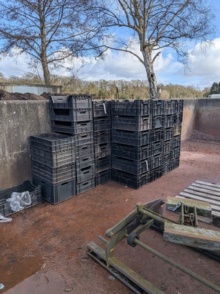 Partij kunststof stapelkratten