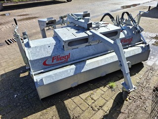 Rolbezem met opvangbak Fliegl, KEHFLI185000