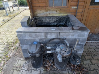 2x Visvijver met stenenombouw en 1x pomp