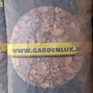 31x Zak halve perzikstenen a 10 kg Gardenlux