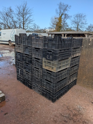 Partij kunststof stapelkratten