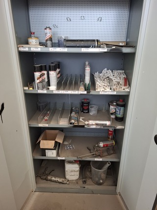 3x Magazijnkast met inhoud