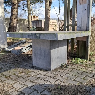 Betonnen tuintafel