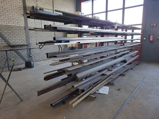 Metaalstelling met partij metaal