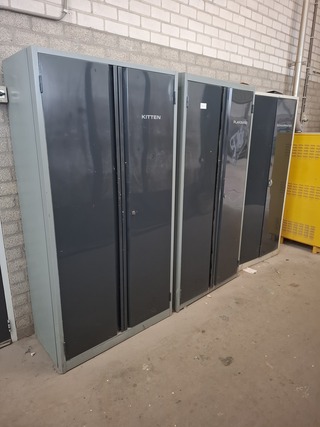 3x Magazijnkast met inhoud