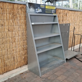 4x Presentatiemeubel en 1x stelling