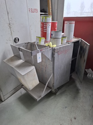 2x Werkplaatkast met verrijdbare materiaalwagen