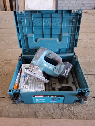 Accu decoupeerzaag Makita, DJV 182