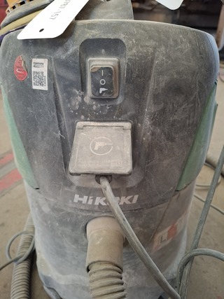 Nat-en droogzuiger en excentrische schuurmachine Hikoki, RP250YDLWAZ