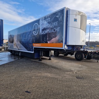 Gesloten oplegger, Hoekstra