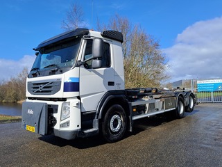 Vrachtwagen, Volvo, FM 330 EEV 6×2, 2011, met haakarmsysteem, HIAB XR2