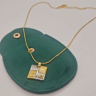 Balmain goldplated collier met two tone pendant