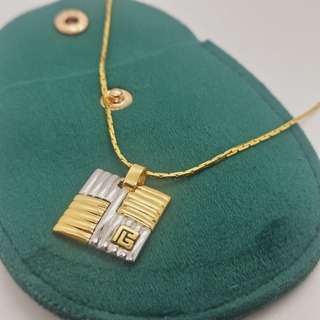 Balmain goldplated collier met two tone pendant