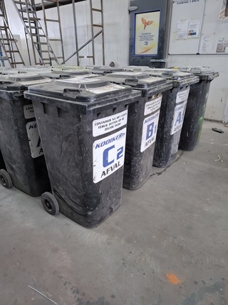 Ca 16x afvalcontainer