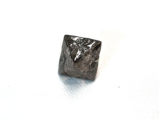Diamant – 7.02 carat natuurlijke ruwe diamant – oktaeder vorm