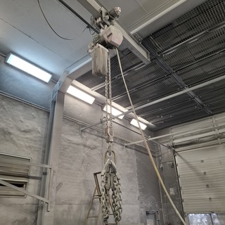 2x Kettingtakel op loopkat