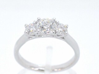 Witgouden trinity ring met briljant geslepen diamanten