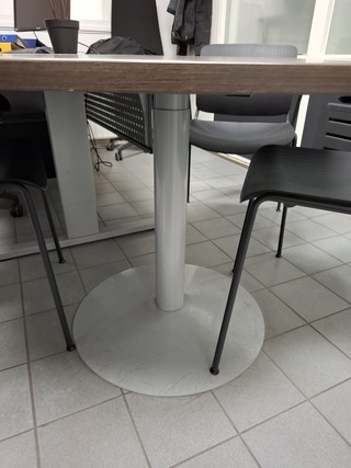 Bureauopstelling met vergaderdruppel