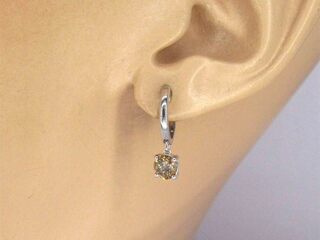 Witgouden oorbellen met natuurlijke diamanten