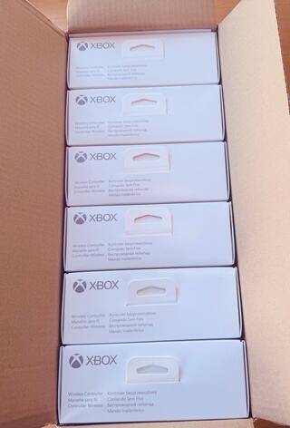 Xbox Controller Robot White – Doos met 6 controllers