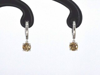 Witgouden oorbellen met natuurlijke diamanten