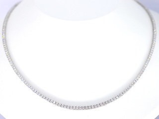 Witgouden tenniscollier met briljant geslepen diamanten van 5.50 carat