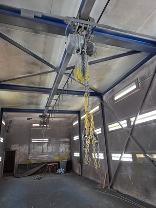 2x Kettingtakel op loopkat