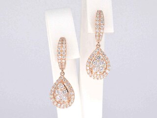 Rosegouden druppelvormige oorhangers met briljant geslepen diamanten