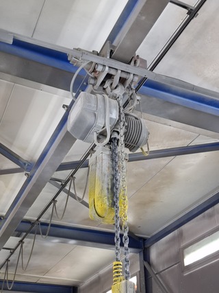 2x Kettingtakel op loopkat