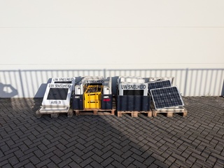 Ca. 10x Snelheidsbord, Sierzega, GR33C, incl. batterijen en zonnepanel