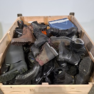 Ca. 90x Paar diverse schoenen, O.a. Haix, Meindl