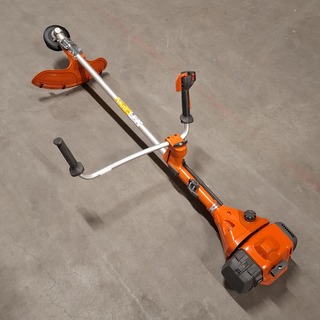 Bosmaaier, Husqvarna, 545FX, met draadkop en zaagschijf