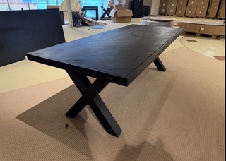 Eettafel, zwart hardhout, zwart metalen