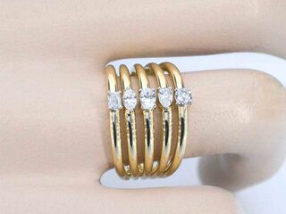 Gouden ring met 5 diamanten