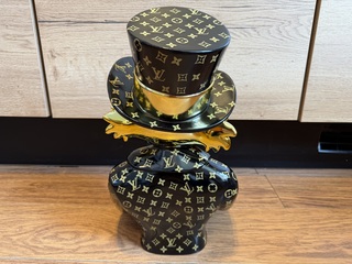 Dagobert Duck beeld, Lior24