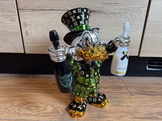 Dagobert Duck beeld, Lior24