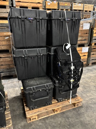 Partij kunststof kisten en laptoptassen, TGM/Pelican/Targus