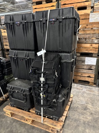 Partij kunststof kisten en laptoptassen, TGM/Pelican/Targus